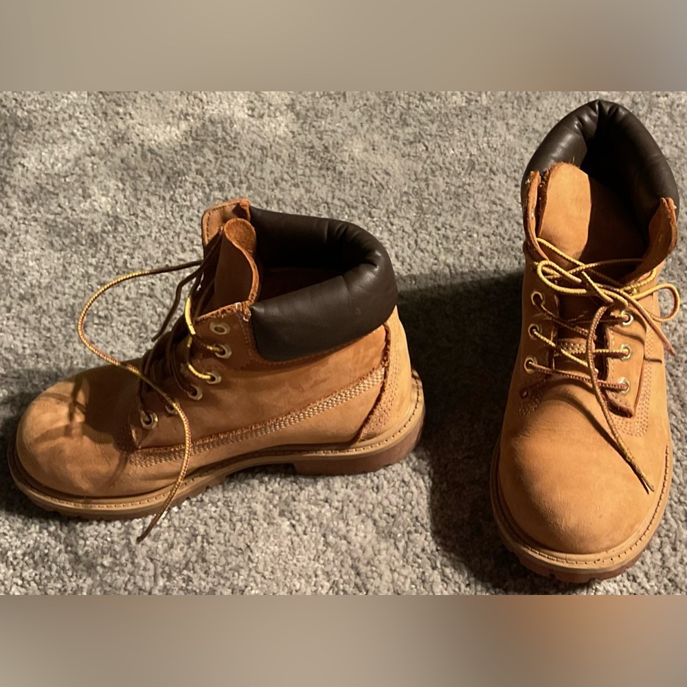 Junior Timberland- Premium 6-Inch Boot - Picture 3 of 4